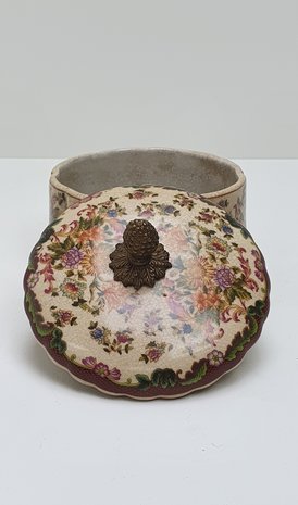 decoratie potje rond  voor sieraden zeep ringen met messing knopje