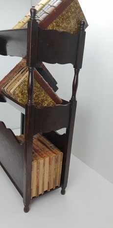Engels mooi klein antiek meubeltje  " booktrough oak "'    Sfeermeubeltje 