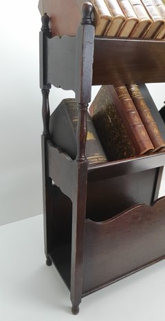 Engels mooi klein antiek meubeltje  " booktrough oak "'    Sfeermeubeltje   boekenmolen boekenstandaard