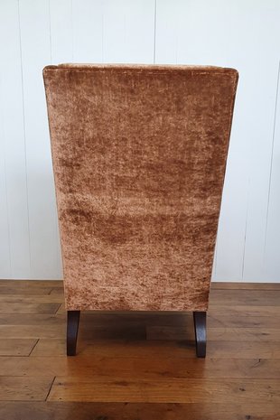 Hoge strakke fauteuil 