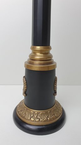 Kandelaar groot model zwart met klassiek messing en goud detail lauwerkrans empire stijl
