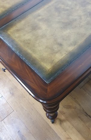 Engelse mahonie schrijftafel