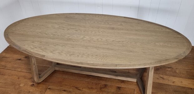 Eetkamer tafel Ovaal naturel rustiek massief eikenhout 230 x 110cm