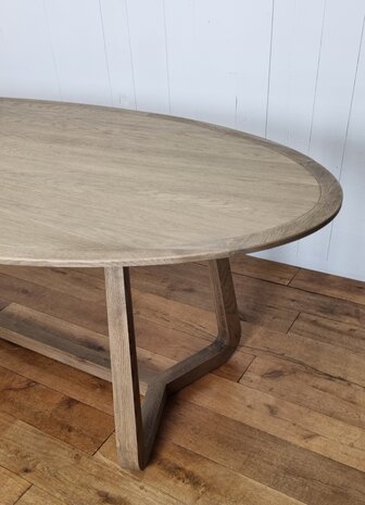 Eetkamer tafel Ovaal naturel rustiek massief eikenhout 230 x 110cm