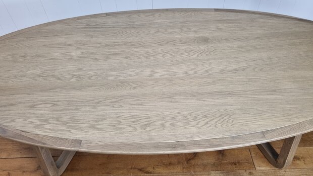 Eetkamer tafel Ovaal naturel rustiek massief eikenhout 230 x 110cm