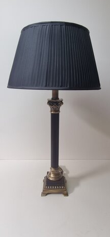 Empire style mahonie kleur houten voet met messing details