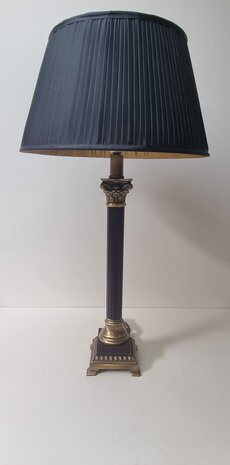 Empire style mahonie kleur houten voet met messing details