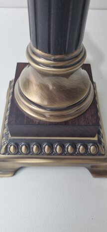 Empire style mahonie kleur houten voet met messing details