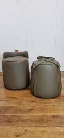 Voetenbank      stool in leerlook 