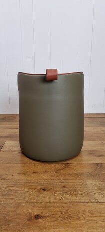Voetenbank      stool in leerlook 