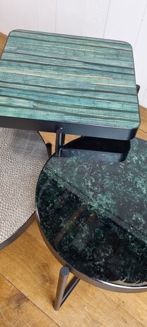 set van epoxy salontafels met mat zwart onderstel