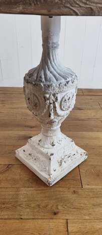 Replica bijzet tafel op ornament