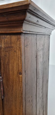 antieke spinde kast 