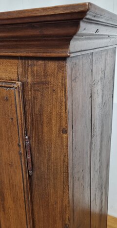 antieke spinde kast 