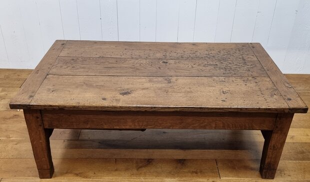 Antieke salontafel met laden