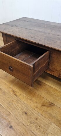 antieke tafel met 2 laden