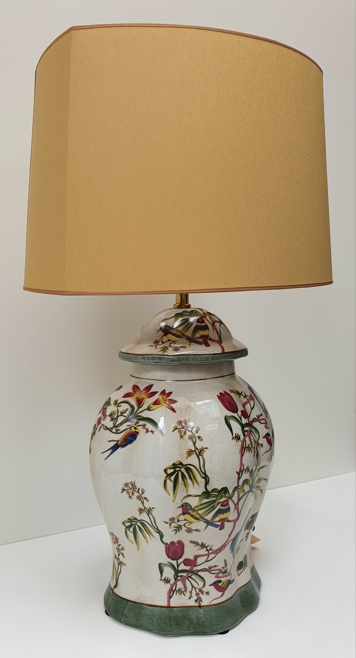 Tafellamp aardewerk voet met tekening van vogels bloemen incl. kap met gouden binnenkant Toro Interior Design Exclusief interieur in