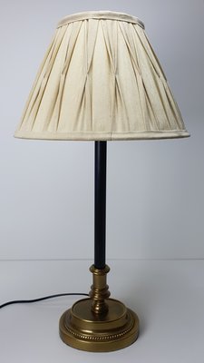 Tafellamp zwart met gouden voet en plooikap linnenlook zand