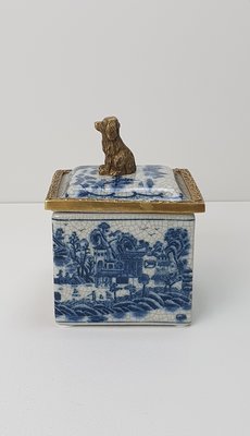 vierkant aardewerk delfts blauw box met messing detail hond