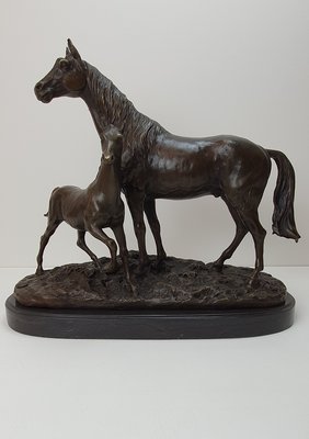 Bronzen paard met veulen